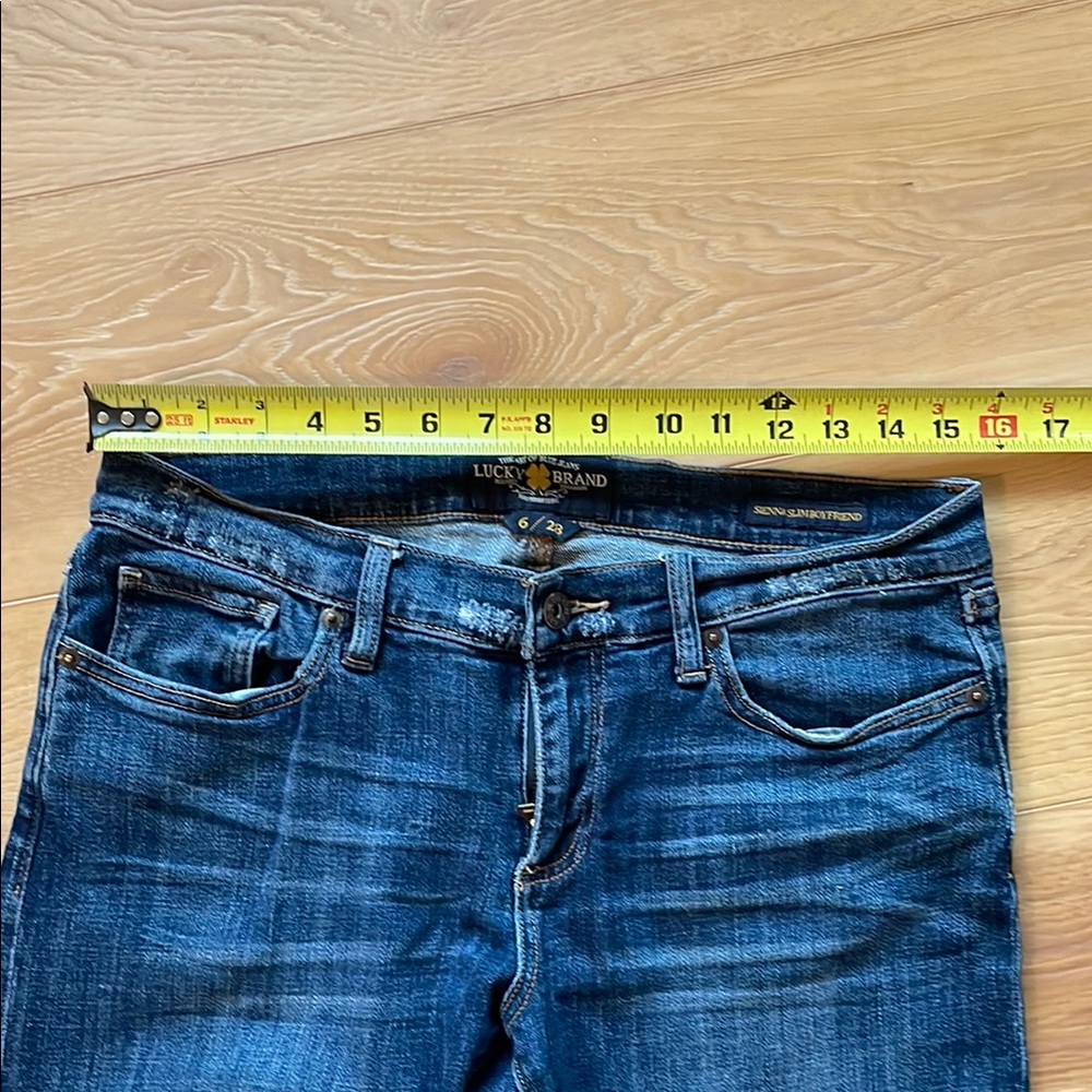 LUCKY JEANS!! Perfect for summer! Light weight and cropped - Picture 5 of 16